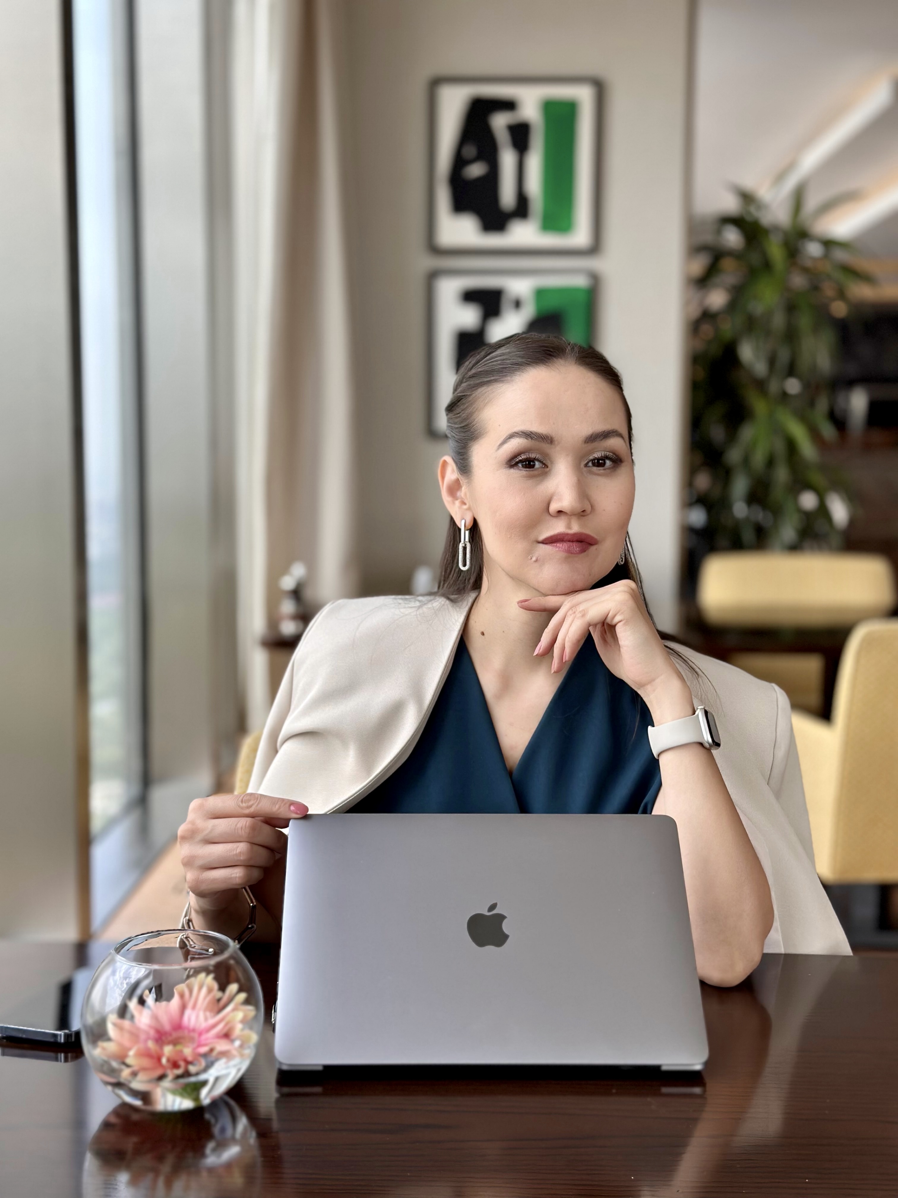 Айнура Рысбекова за работой